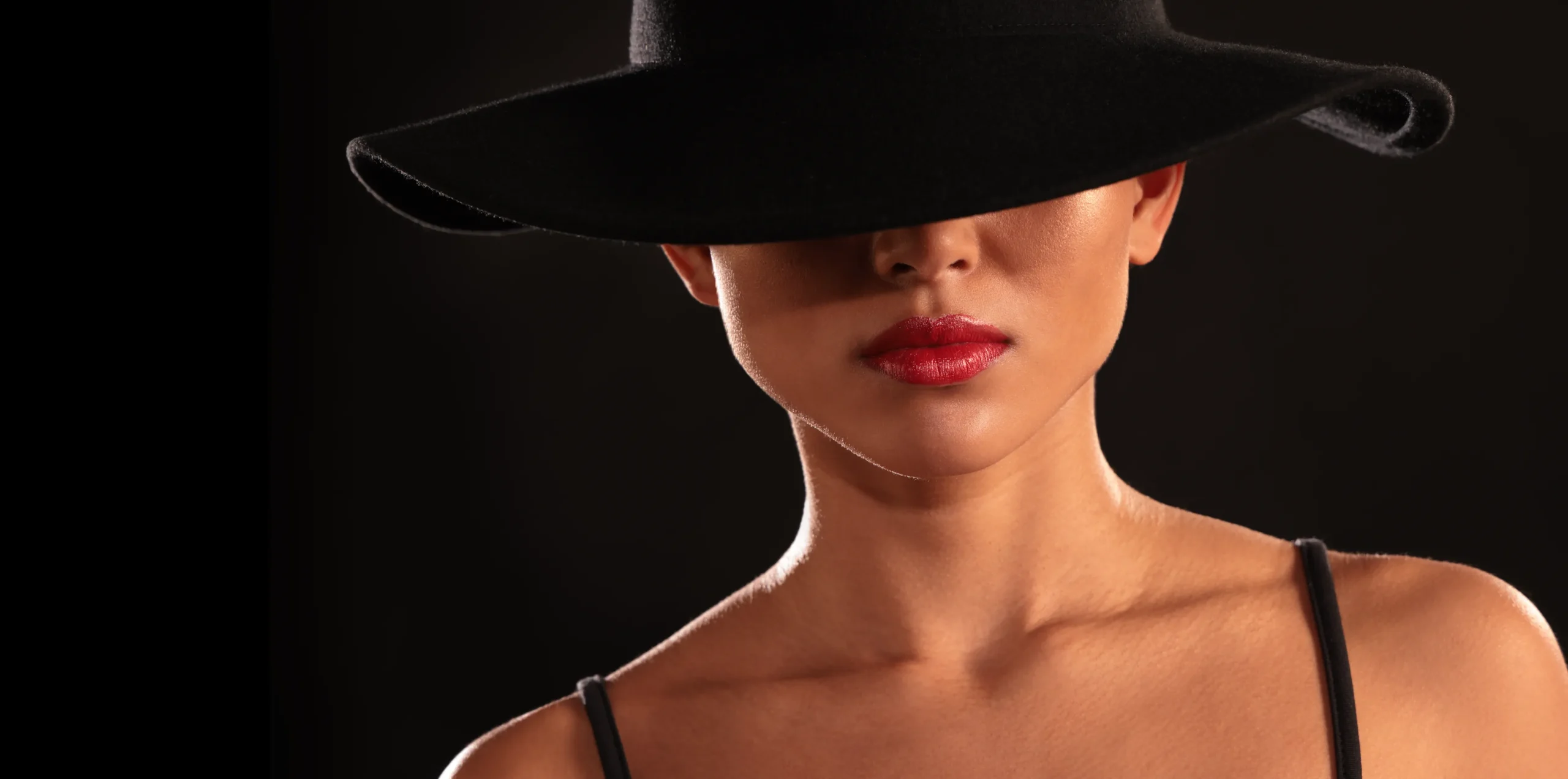 Headerbild Modefotografie Frau mit Hut
